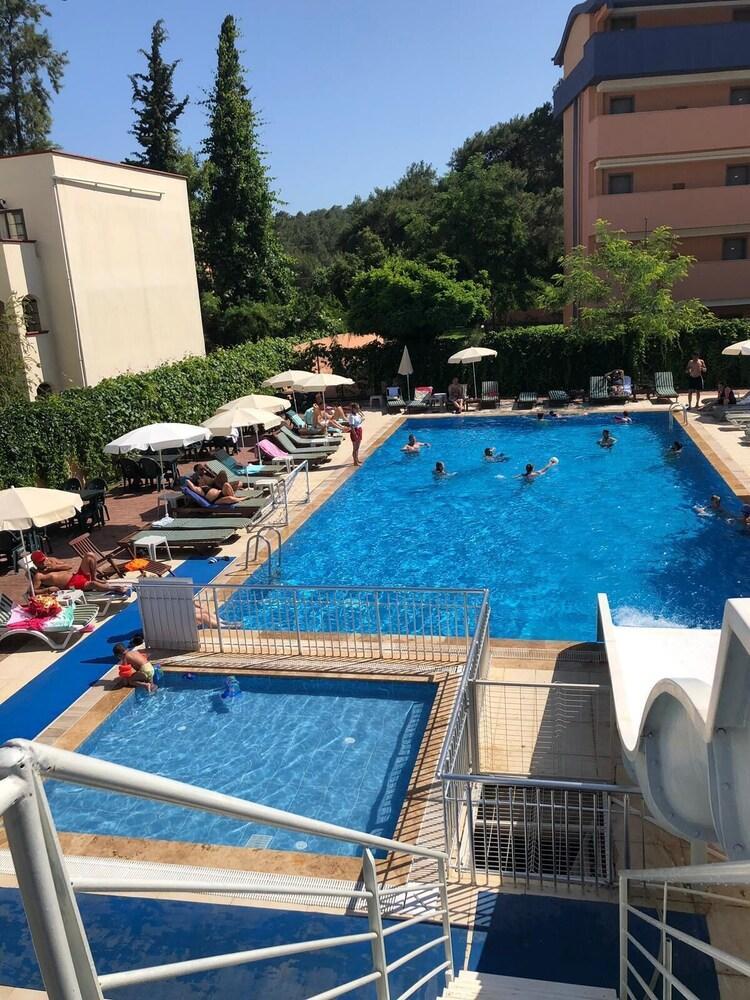Monna Roza Beach Hotel เกเมร์ ภายนอก รูปภาพ